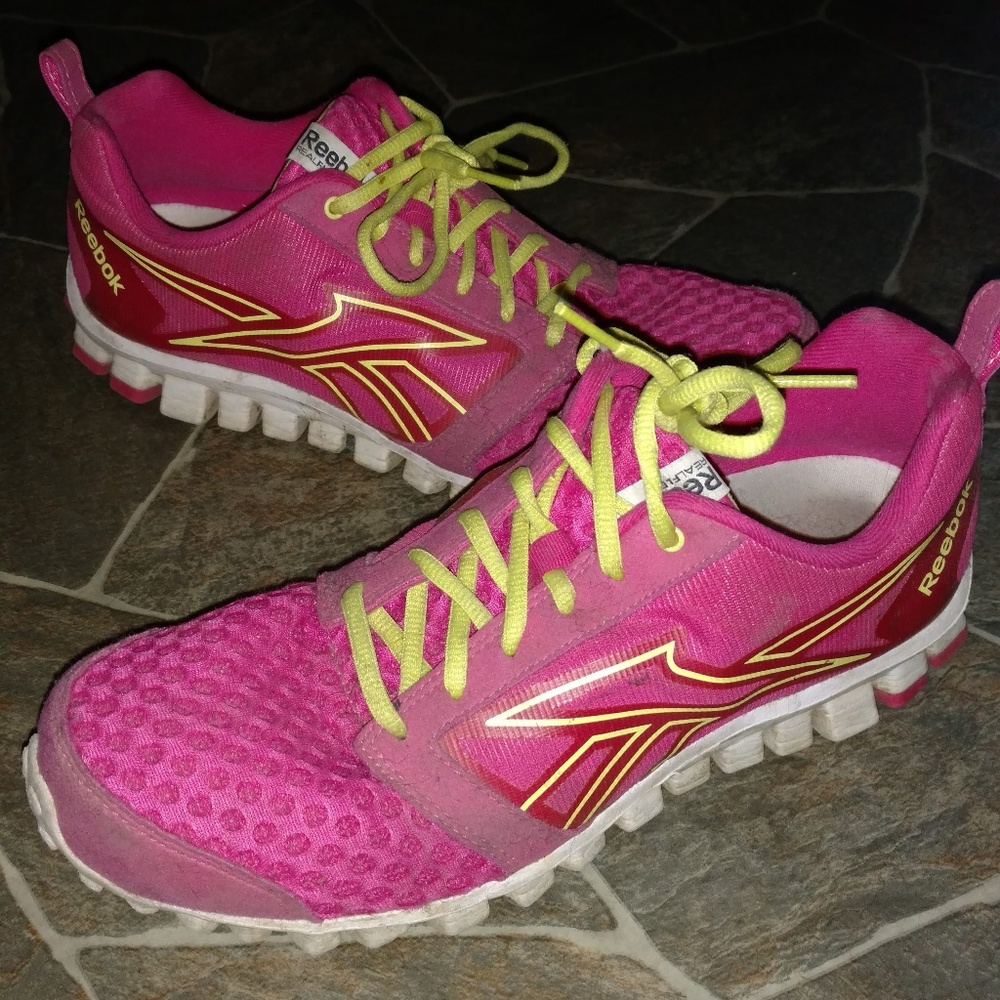 Pink Reebox Real Flex, sz  9 EUC